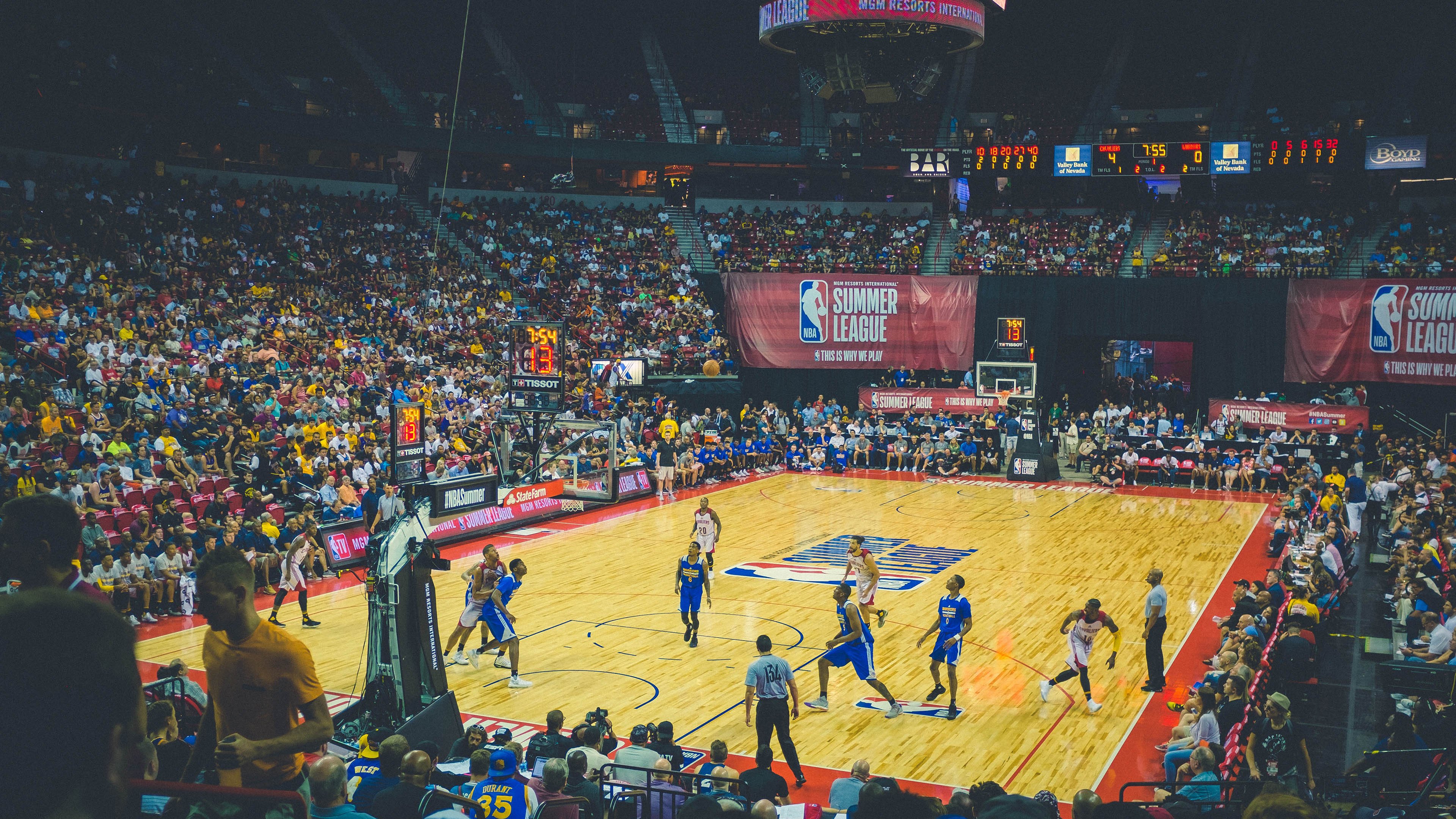 赛场绿化提升项目改善观众观赛体验与城市景观,景观竞赛场地