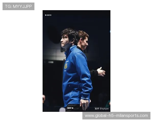 樊振东赛后合影趣闻，多特蒙德教练难掩兴奋，樊振东vs西蒙高茨视频